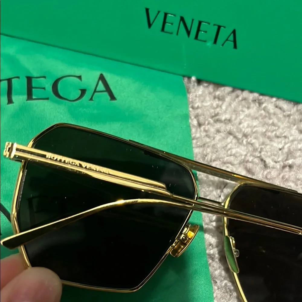TRADE FOR DR GOLDIE!!! DO NOT PURCHASE! Bottega Veneta Gold Sunglasses - Picture 5 of 9